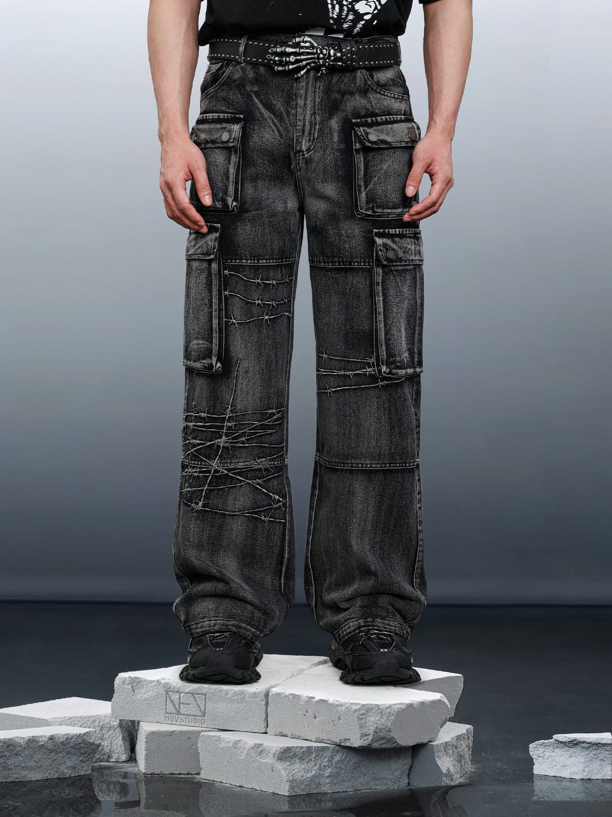 NEV Multi-Pocket Embroidered Washed Jeans