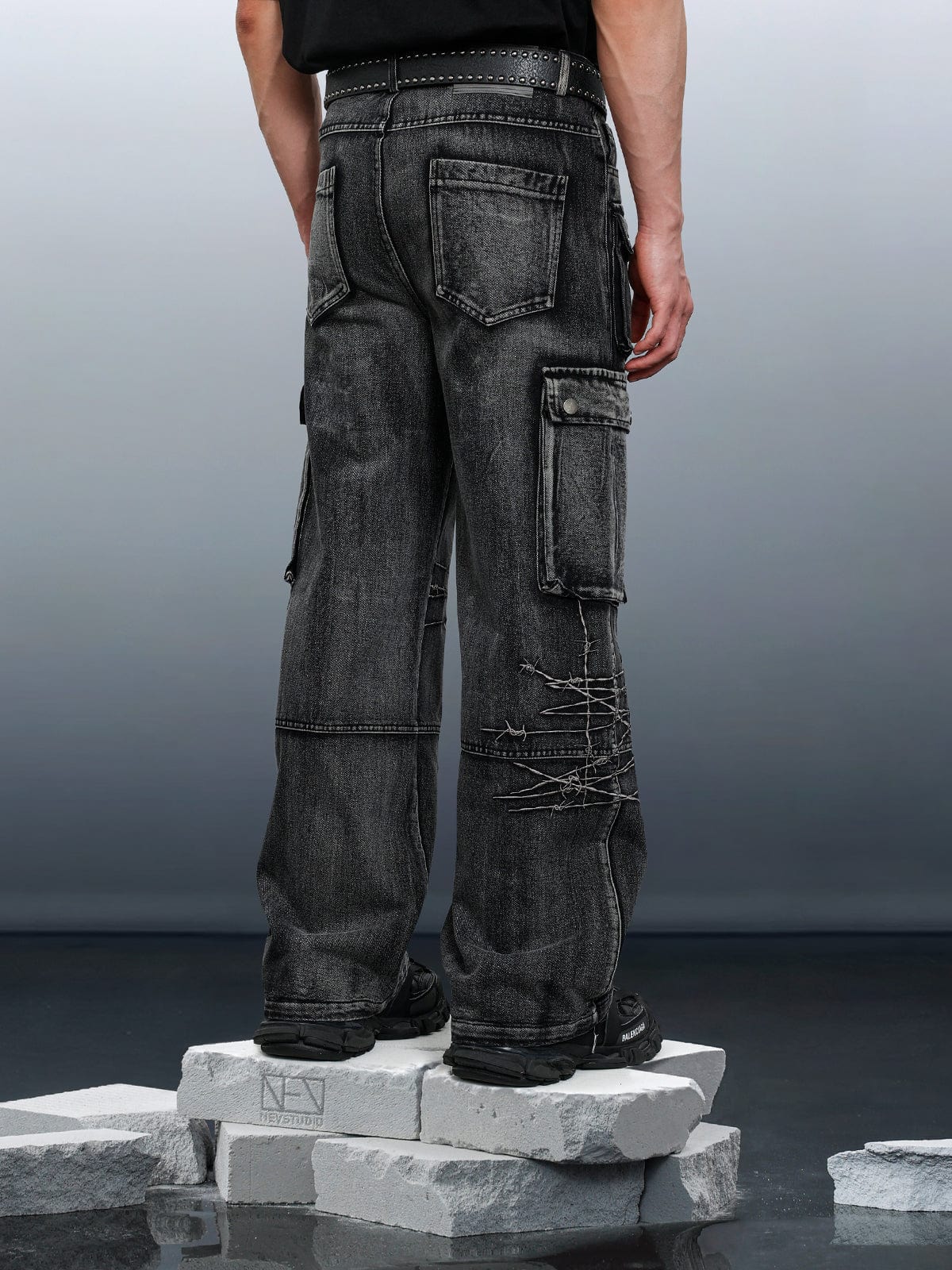 NEV Multi-Pocket Embroidered Washed Jeans