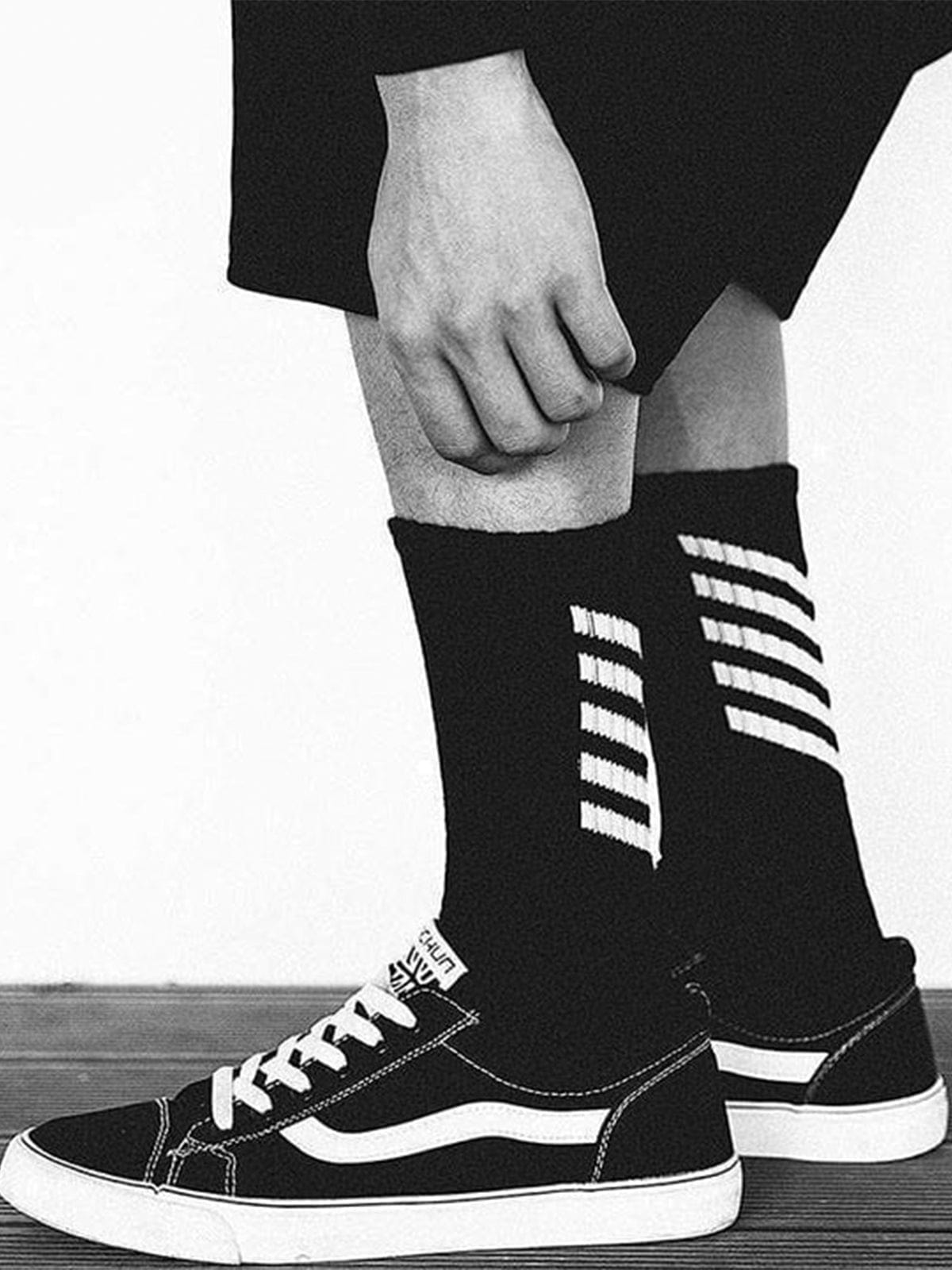 NEV Striped Skateboard Socks 1PC